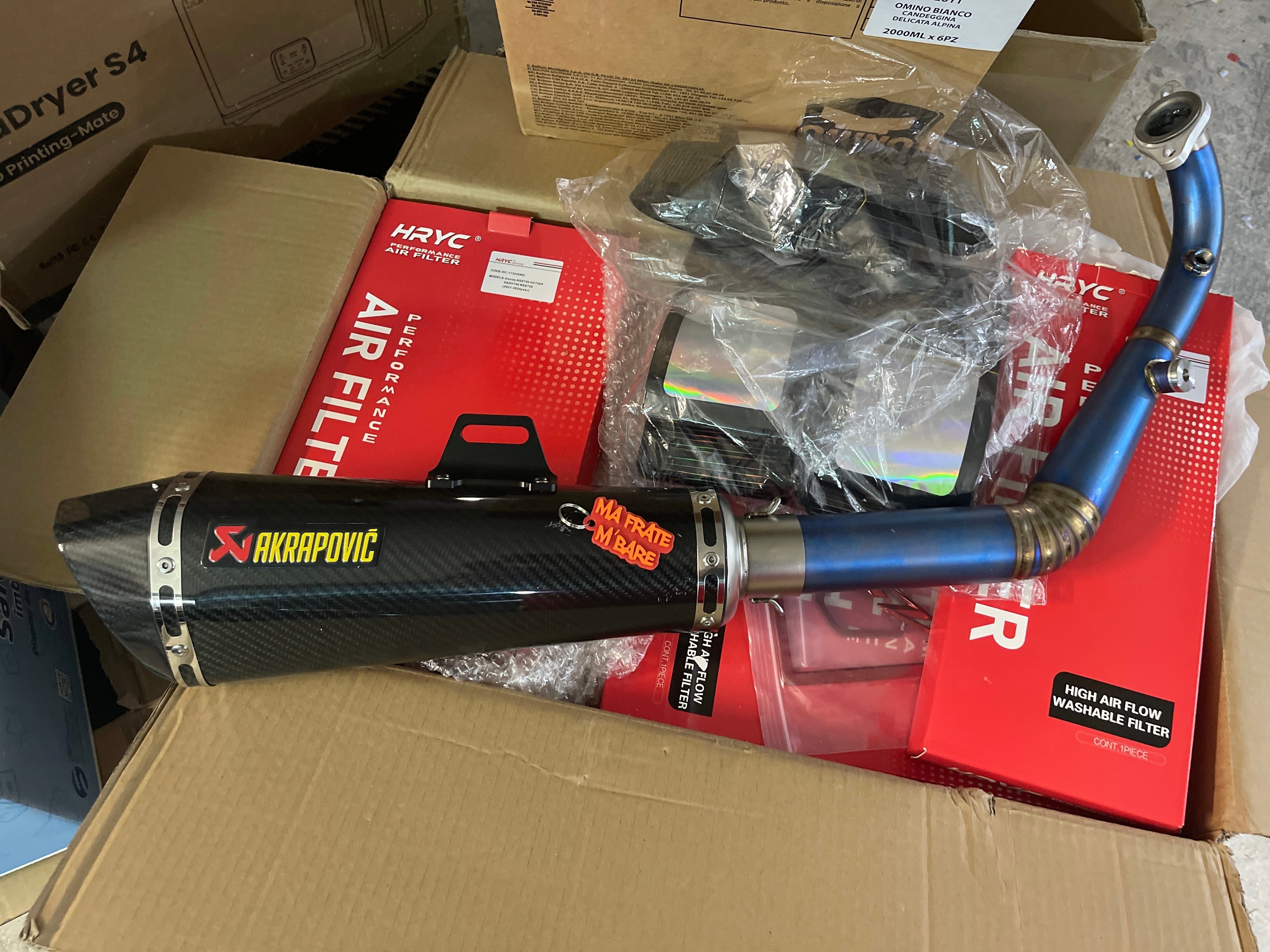 Marmitta ak Honda Sh 125 150 2020 26 RACING titanio/ carbonio Immagine principale del prodotto